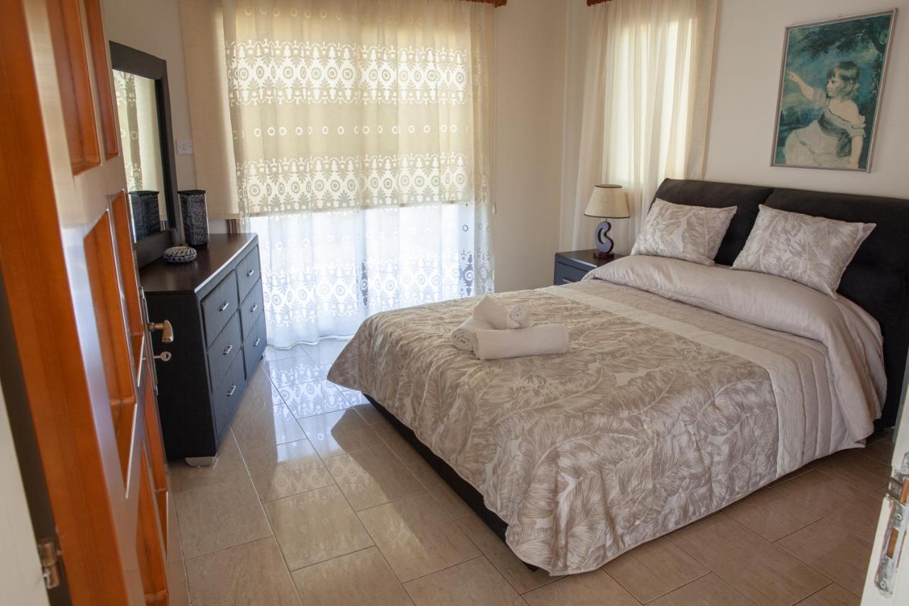 Villa Paradise Paphos ภายนอก รูปภาพ
